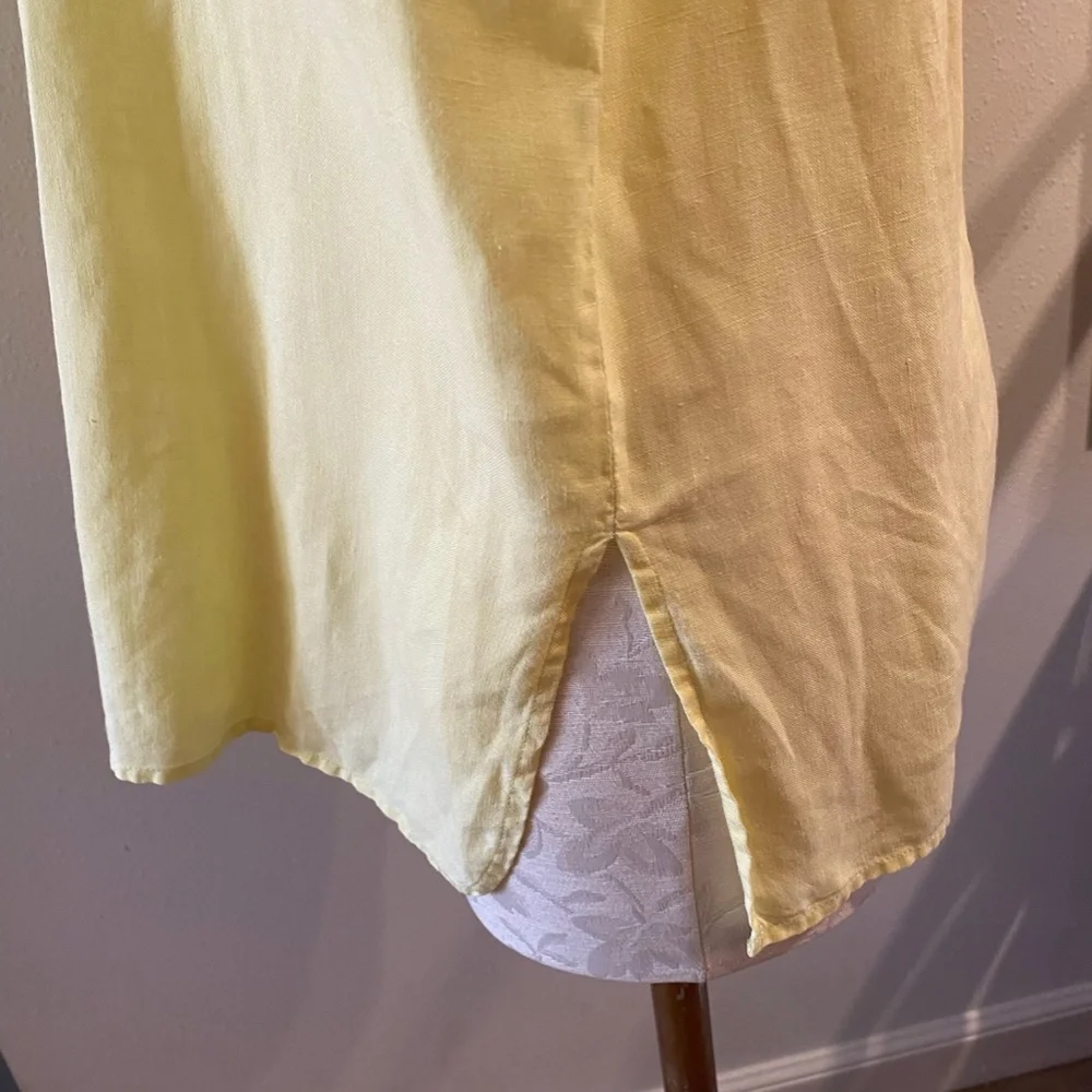 Pale Yellow Saks Real Clothes Button Down Blouse. Size 6 - Picture 5 of 6